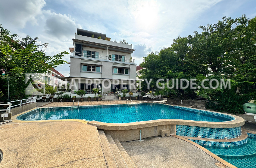 Townhouse for rent in Phaholyothin